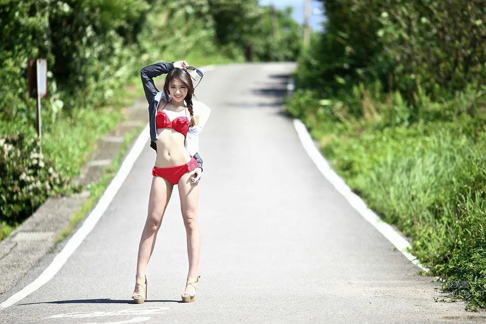 Xiong Xionger, Taiwan 32D Beauty's Playful Private Shoot photo 14