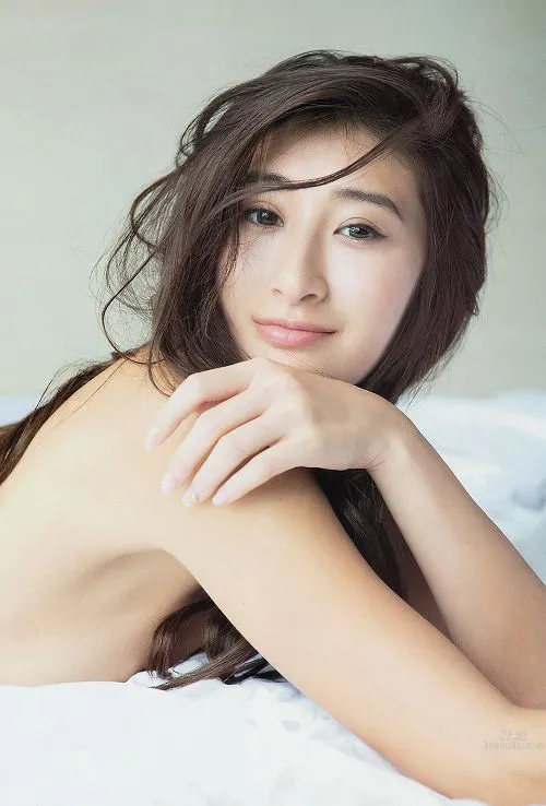 Eriko Sato, Mature Woman's Seductive Curves photo 8