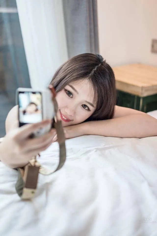 Xiong Xionger, Taiwan 32D Beauty's Playful Private Shoot photo 13