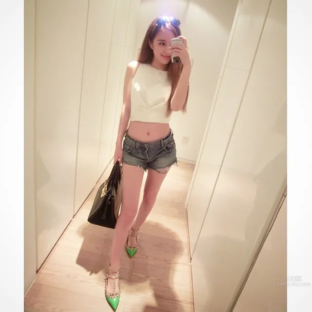 Misselvayy - Enviable E-Cup Curves and Fair-Skinned Beautiful Legs Beauty photo 4