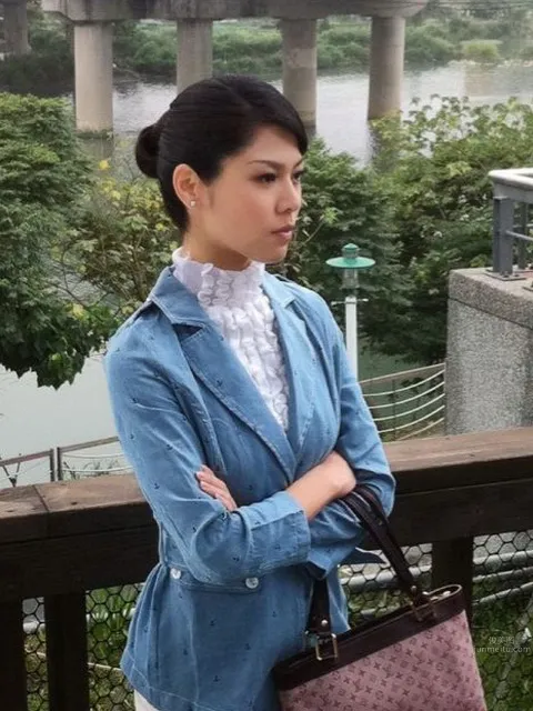 白家绮- 水潑事業線誘惑無限 61
