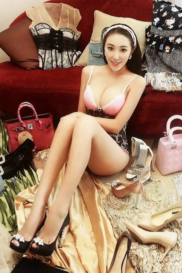 Qiao Shengyi, Escort Girl Photos photo 4