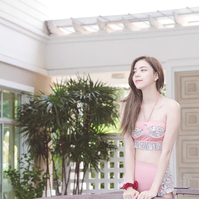 Hansa Wattanawongsiri - Drama Student Working as a Model photo 4