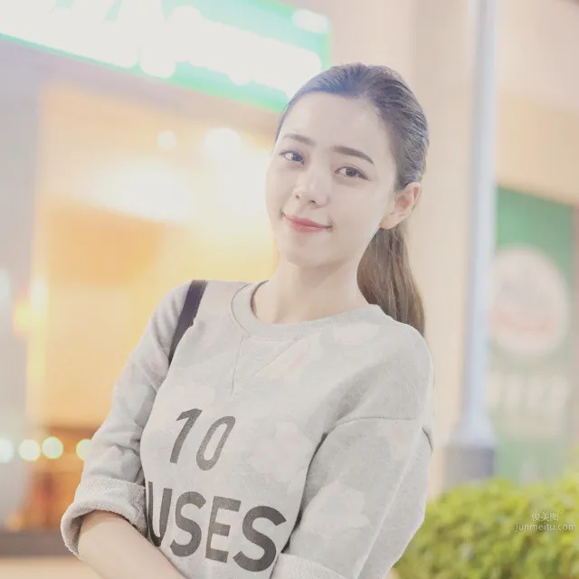 Hansa Wattanawongsiri - Drama Student Working as a Model photo 6