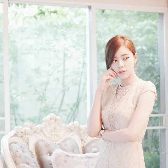 Hansa Wattanawongsiri - Drama Student Working as a Model photo 7