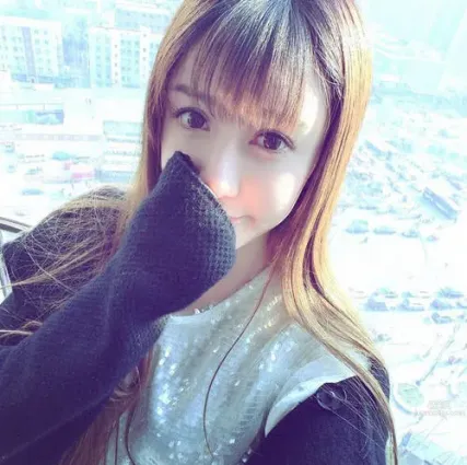 王夢實- 喜歡在夏天穿着内衣拍照的小藤井莉娜