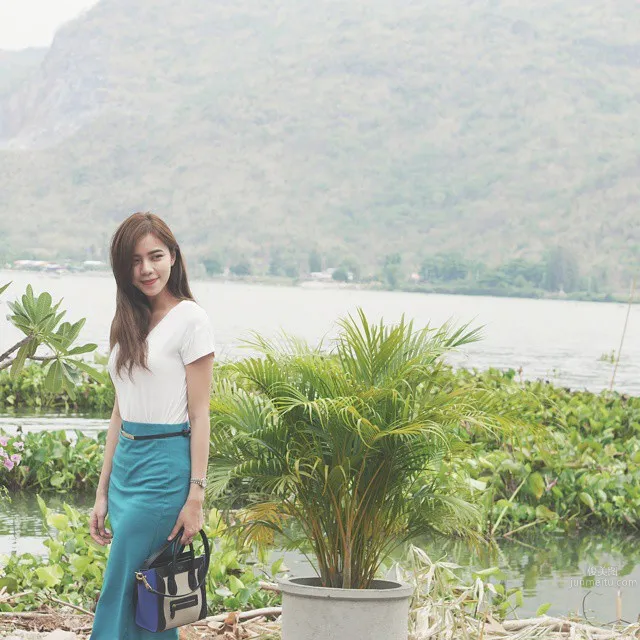 Hansa Wattanawongsiri - Drama Student Working as a Model photo 5