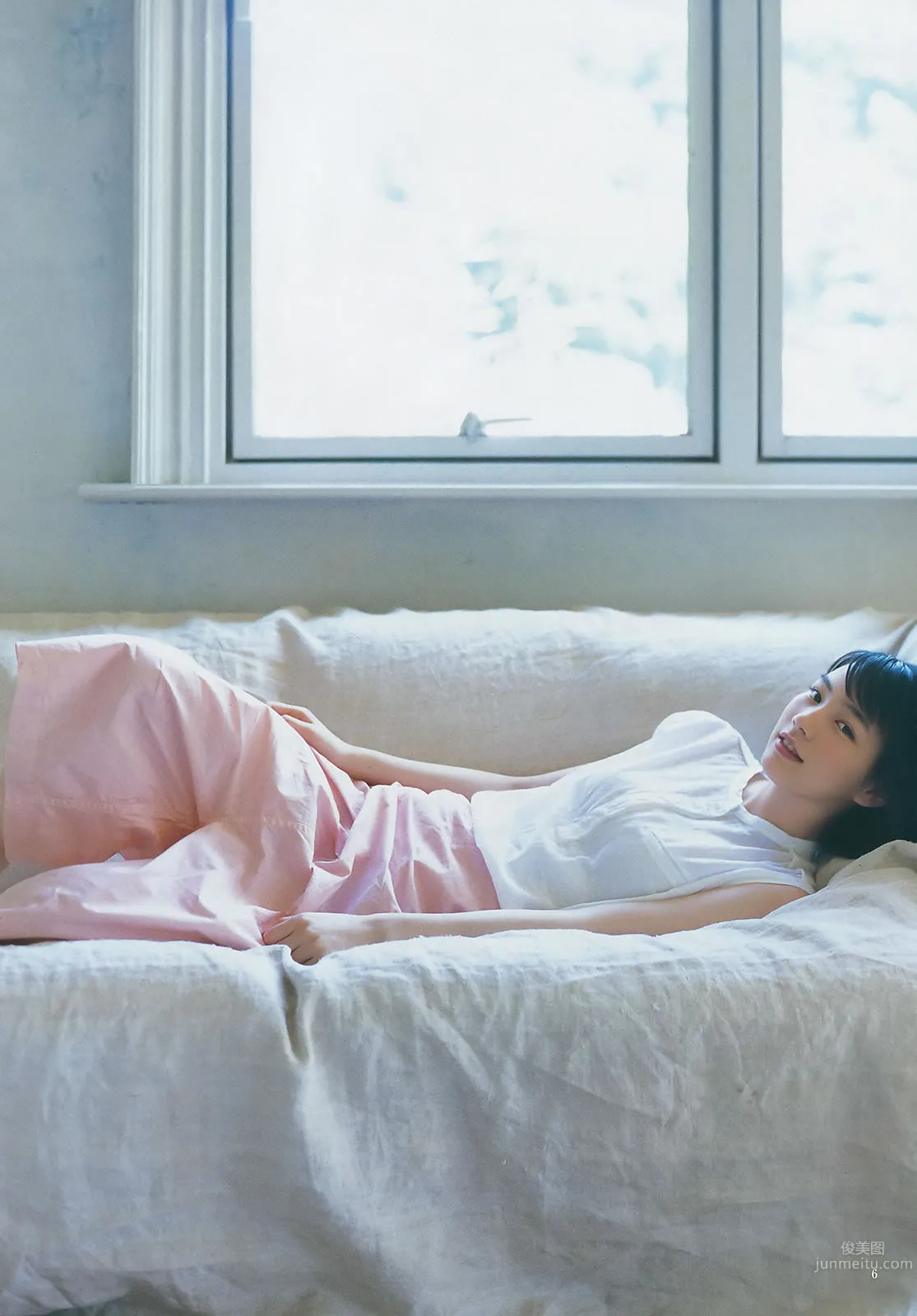 [Weekly Young Jump] 2015 No.23 24 松本愛 天木じゅん 能年玲奈 石川戀 12