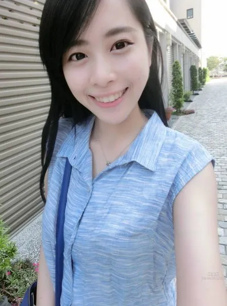 陈容梵- 肤白甜美正妹_0