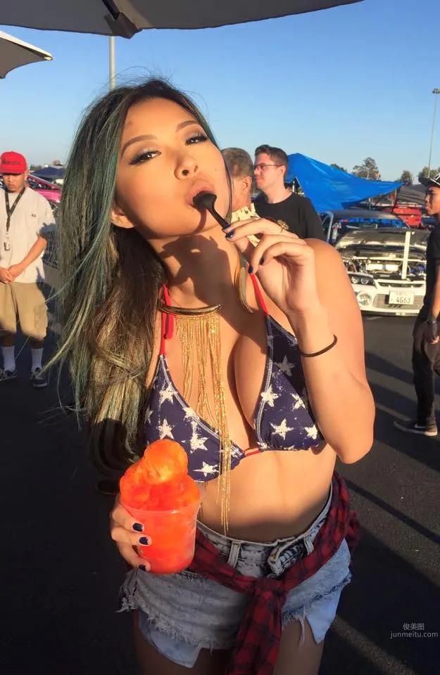 Vicki Li, American Chinese Model with a Totally Outrageous Figure photo 17