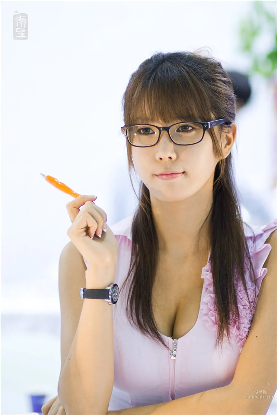 超甜美笑容韩国超模许允美性感图片_57