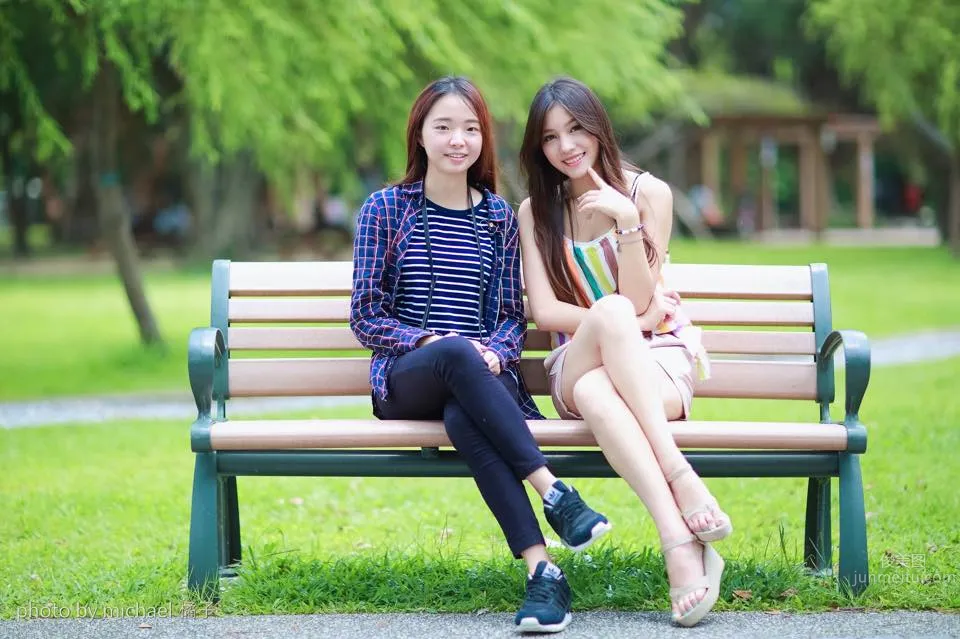 Banbi Banbi - Mini Skirt Generously Shows Fair, Slender, Beautiful Legs photo 3
