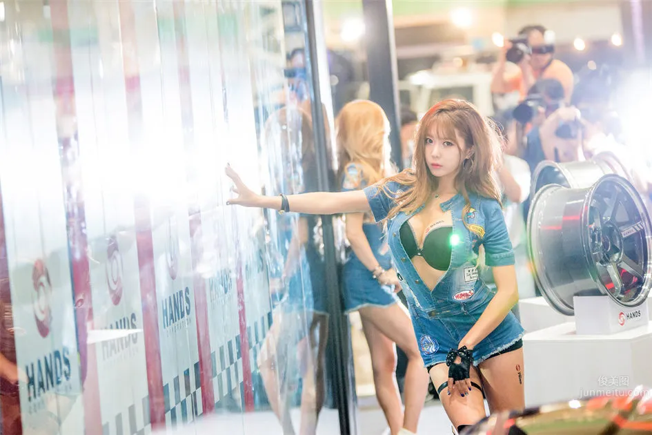 Korean Popular Car Model Heo Yun Mi Exhibition Uniform Photo Pictures photo 20