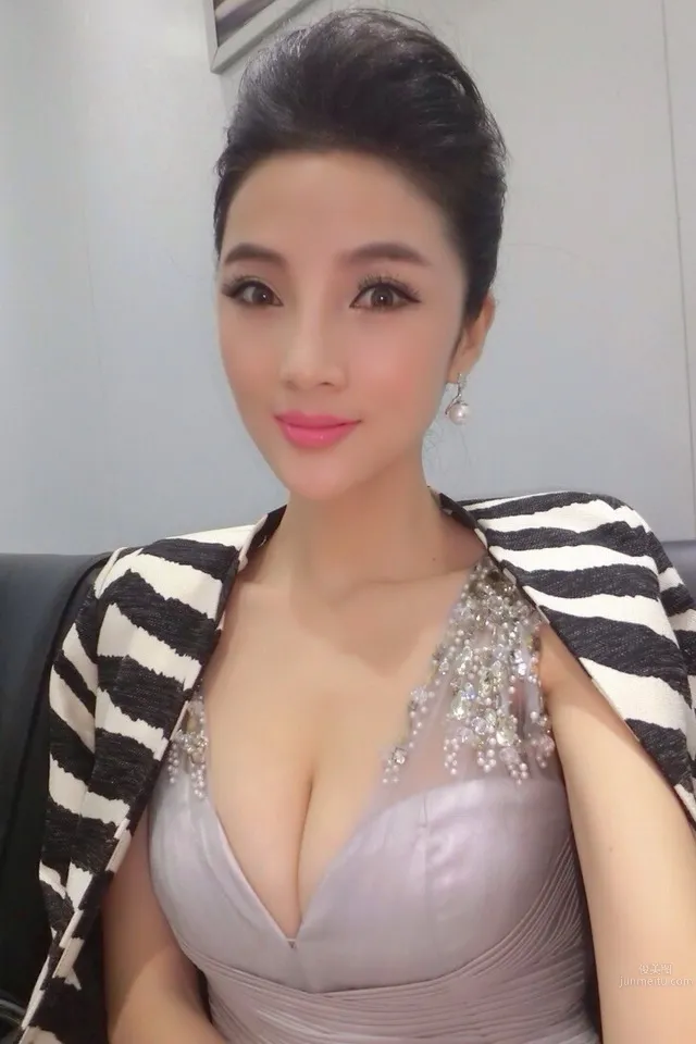 章佳怡- 新一代性感車模小天後 45