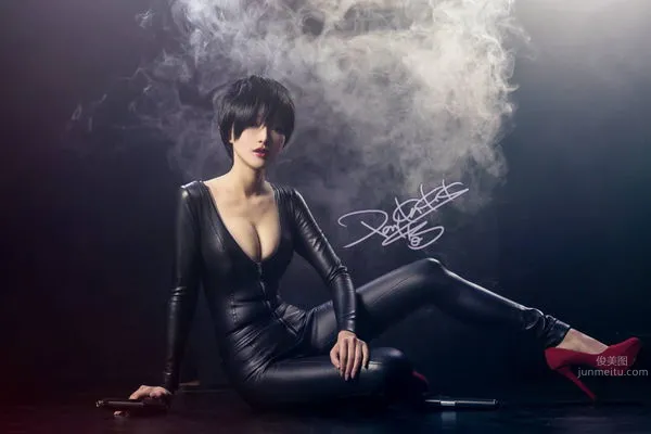 Zhou Xun, Versatile Elf Southern Hemisphere Queen photo 2