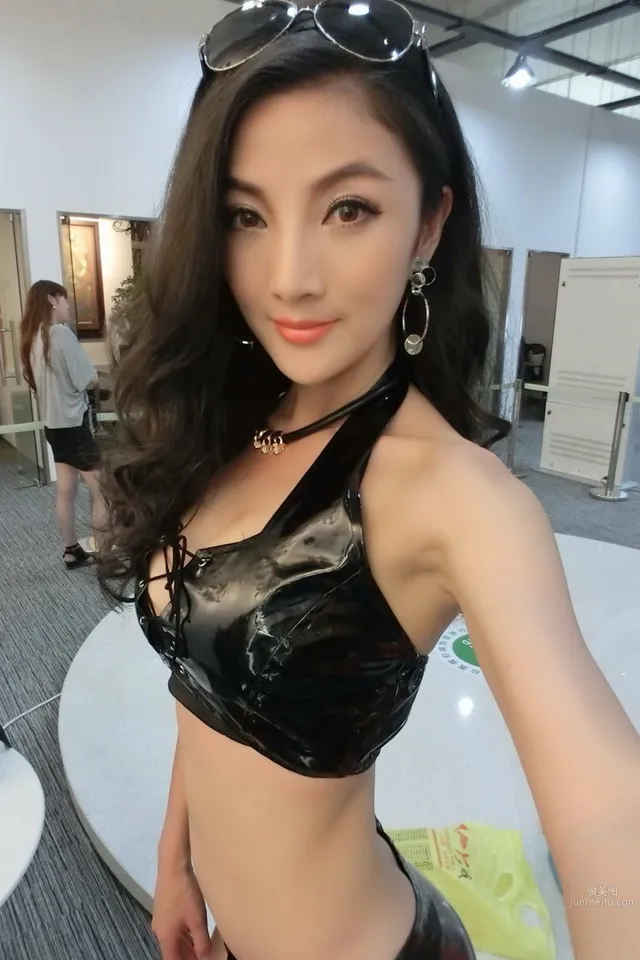 章佳怡- 新一代性感車模小天後 66