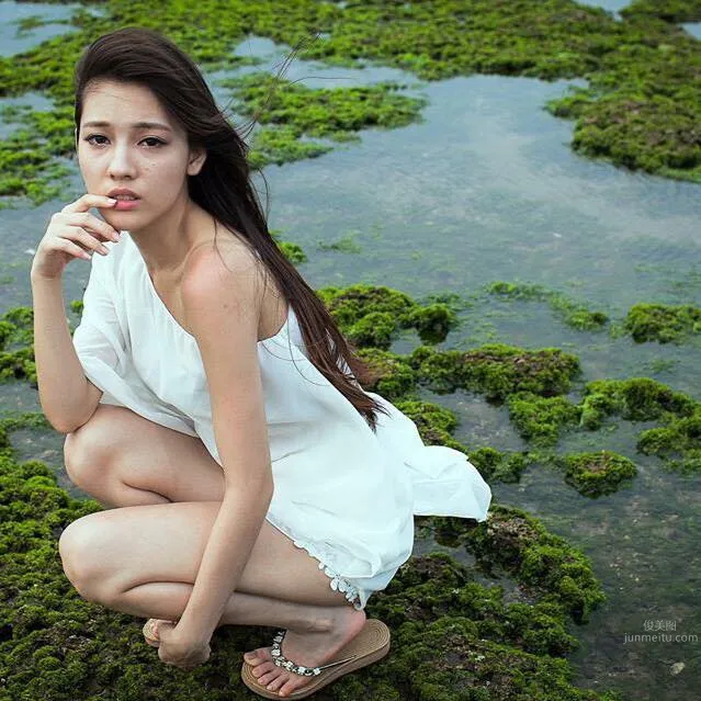 Banbi Banbi - Mini Skirt Generously Shows Fair, Slender, Beautiful Legs photo 7
