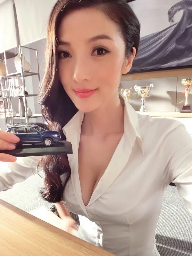 章佳怡- 新一代性感車模小天後 77