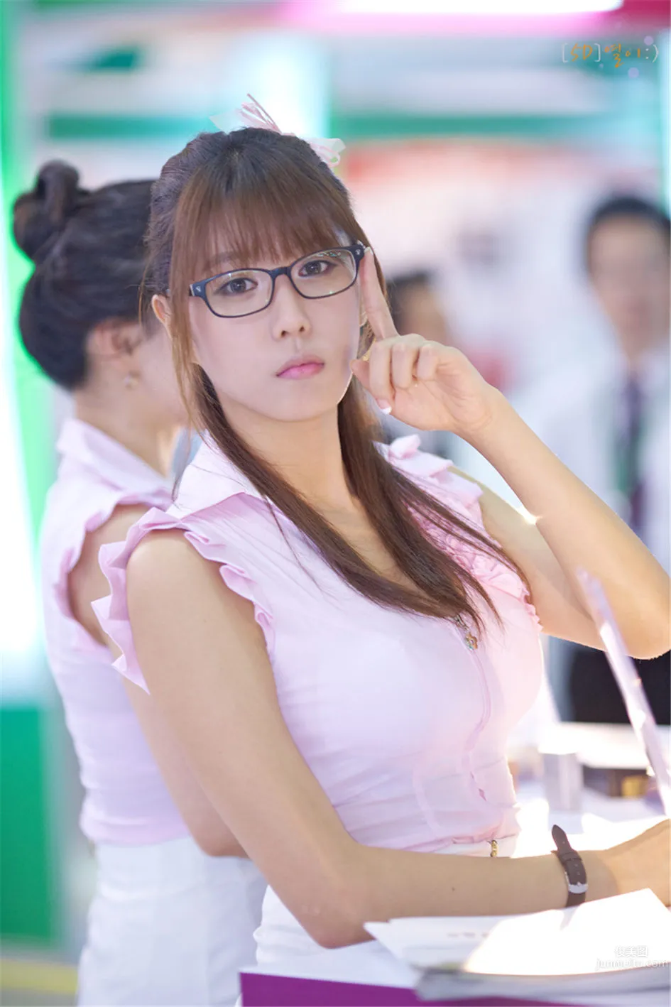 超甜美笑容韩国超模许允美性感图片_86