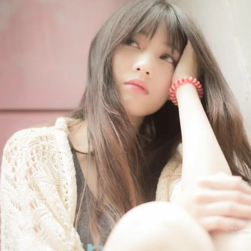 Banbi Banbi - Mini Skirt Generously Shows Fair, Slender, Beautiful Legs photo 11