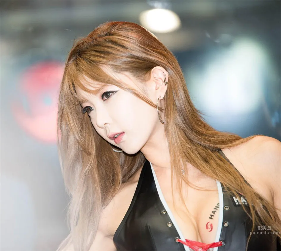 Korean Sexy Car Model Heo Yun Mi Salon Photos photo 20