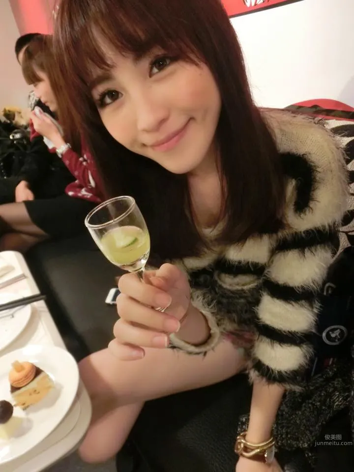 芬芬(張偉芬)- 超甜正妹睡前性感自拍 30