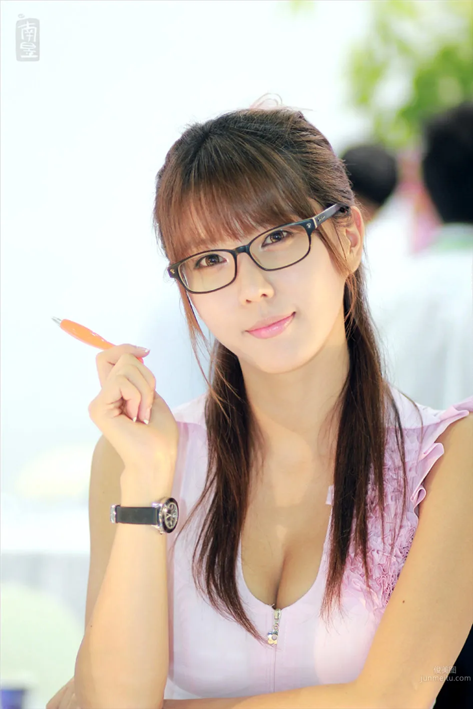 超甜美笑容韩国超模许允美性感图片_58