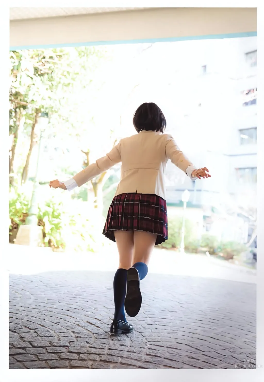 生田絵梨花 兒玉遙- [PB寫真集] Graduation-高校卒業-2015 31