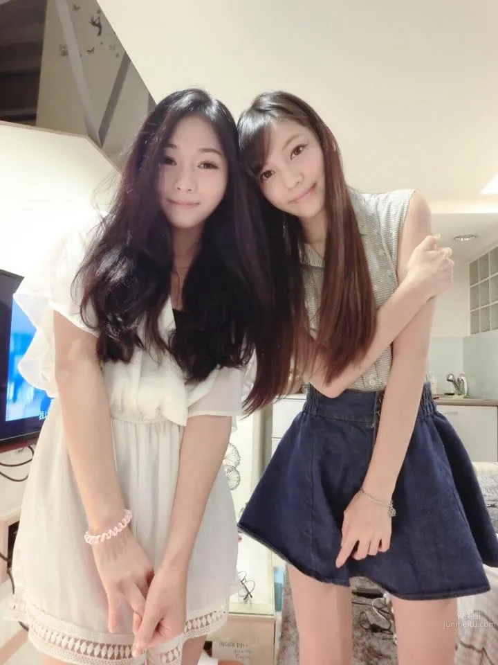 Banbi Banbi - Mini Skirt Generously Shows Fair, Slender, Beautiful Legs photo 17