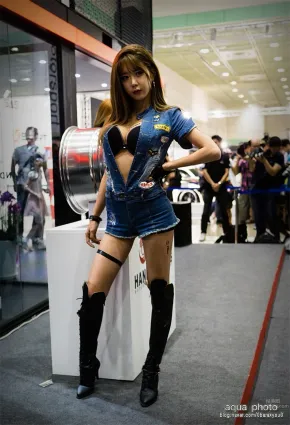 韓國人氣車模許允美展場制服寫真圖片
