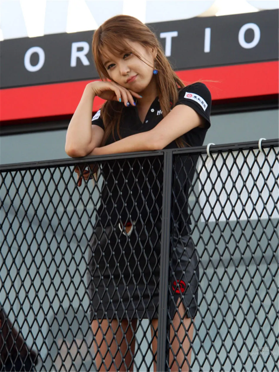 Korean Sexy Car Model Heo Yun Mi Salon Photos photo 44