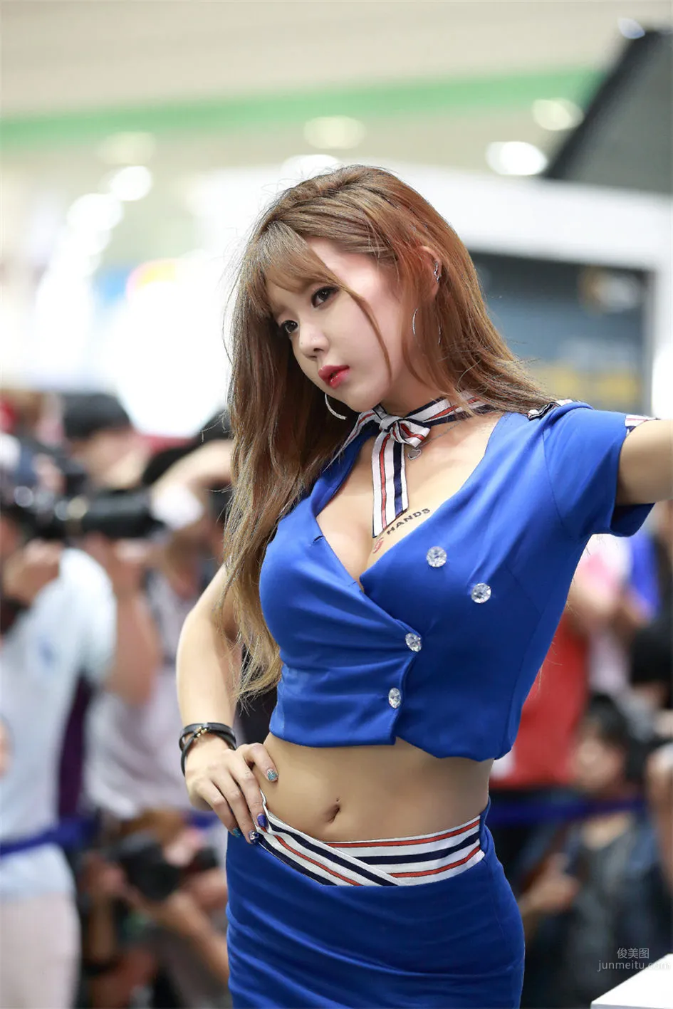 笑容迷人的韓國車模許允美車展圖片 55