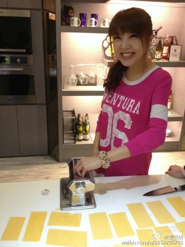Fanny Liu - Proud of H-Cup Breasts photo 14