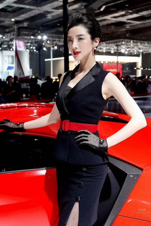 章佳怡- 新一代性感車模小天後 32