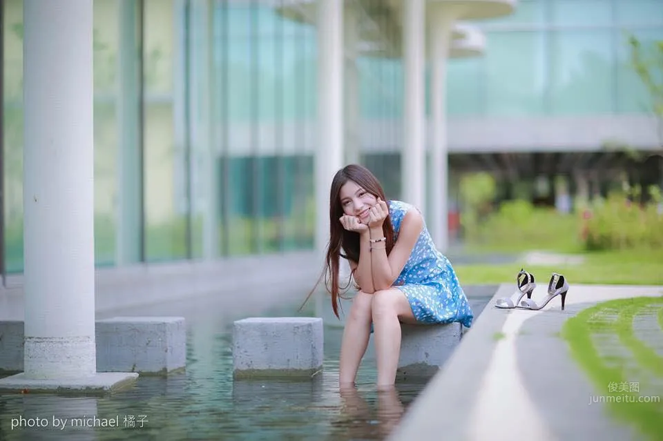 Banbi Banbi - Mini Skirt Generously Shows Fair, Slender, Beautiful Legs photo 2