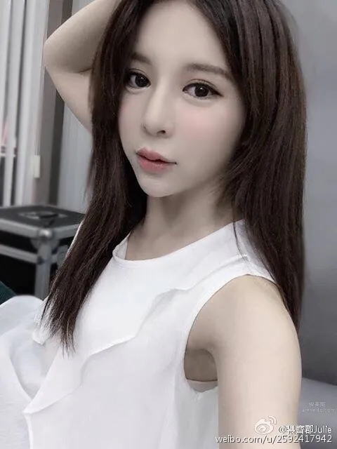Zhang Qijun, Charming Goddess with Electric Eyes photo 14