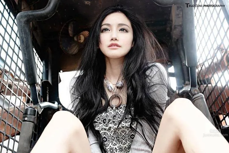 Avril艾葳(詹艾葳)- 腿長美胸私拍美照分享 22