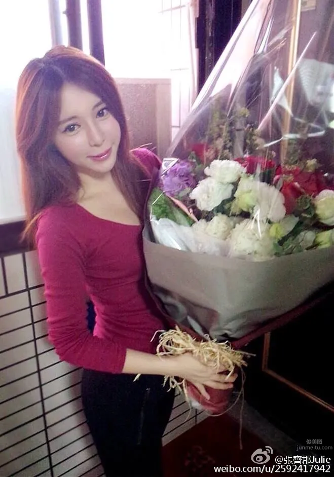 Zhang Qijun, Charming Goddess with Electric Eyes photo 20