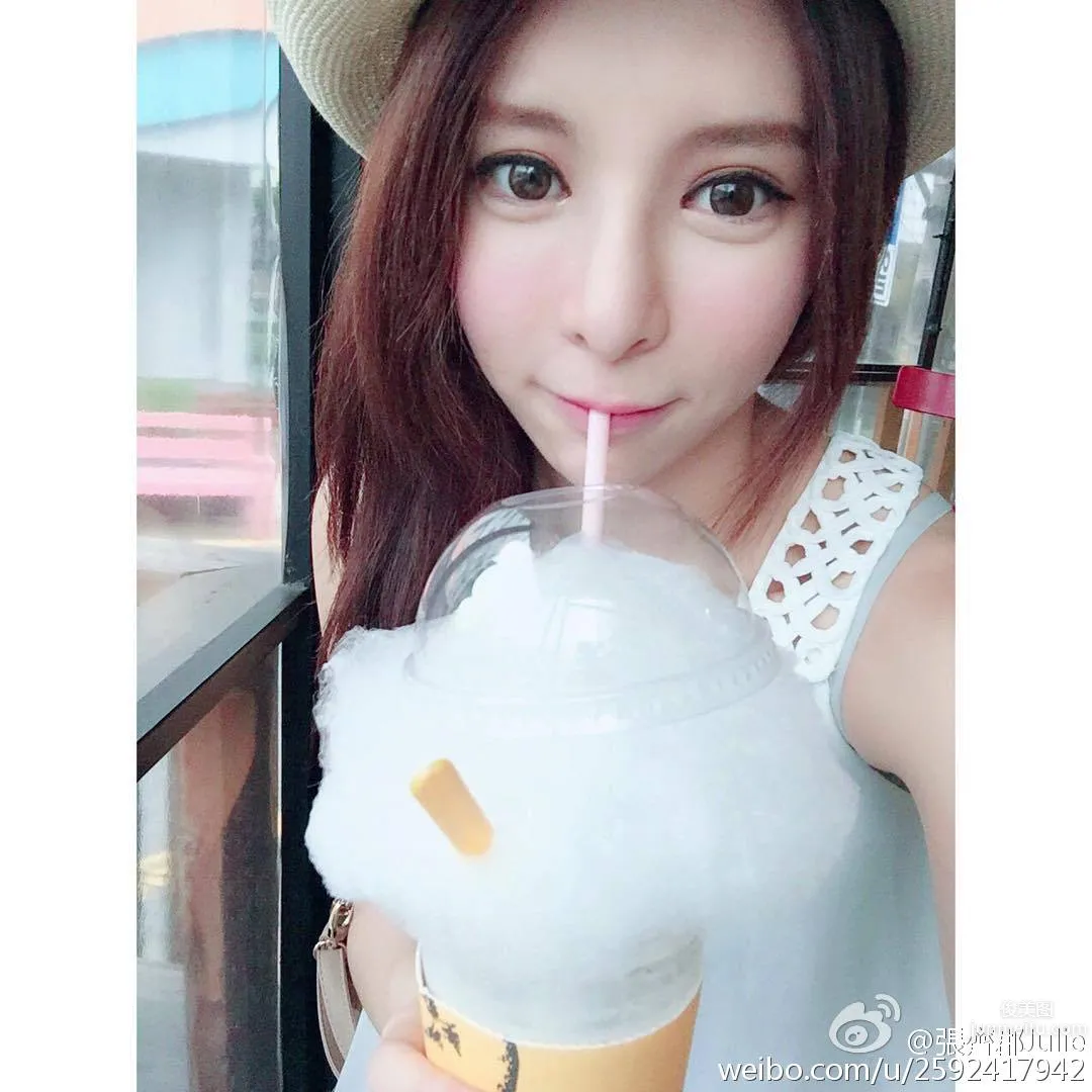 Zhang Qijun, Charming Goddess with Electric Eyes photo 1
