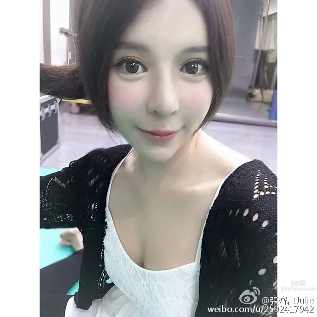 Zhang Qijun, Charming Goddess with Electric Eyes photo 17