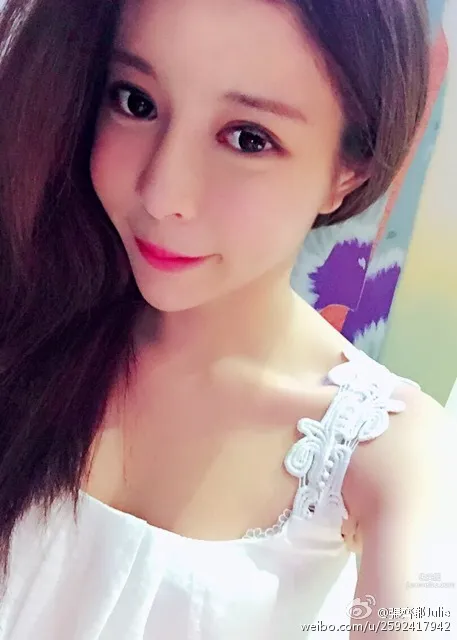Zhang Qijun, Charming Goddess with Electric Eyes photo 4