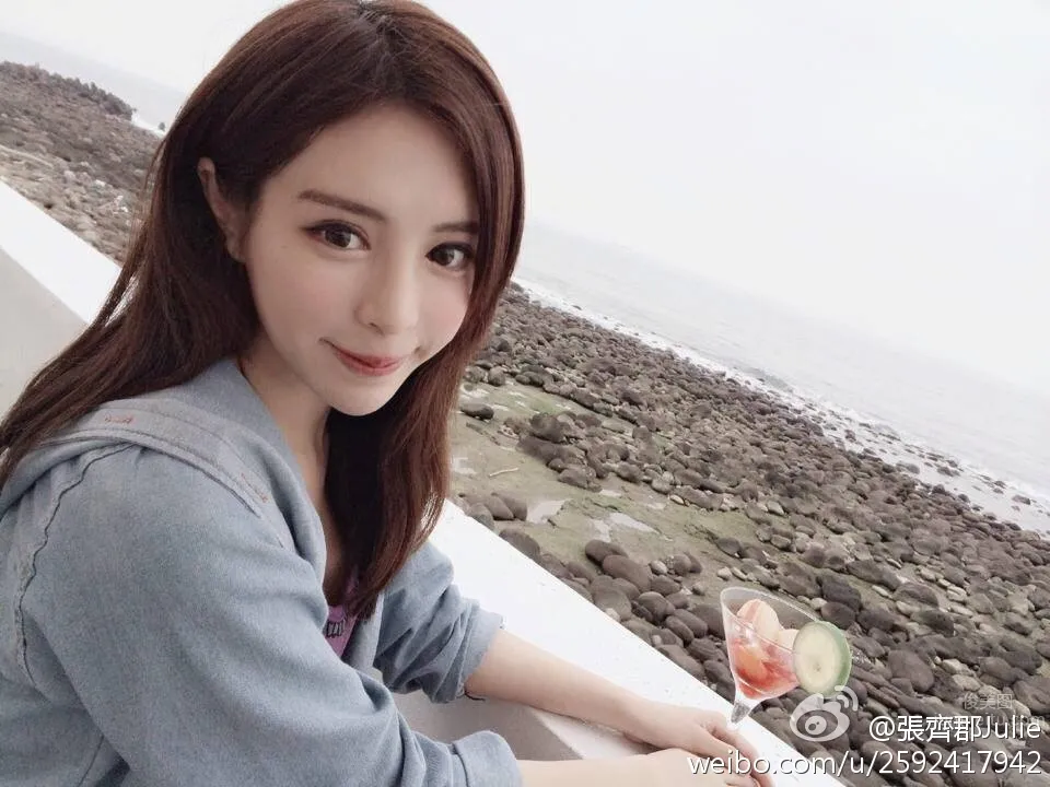 Zhang Qijun, Charming Goddess with Electric Eyes photo 48