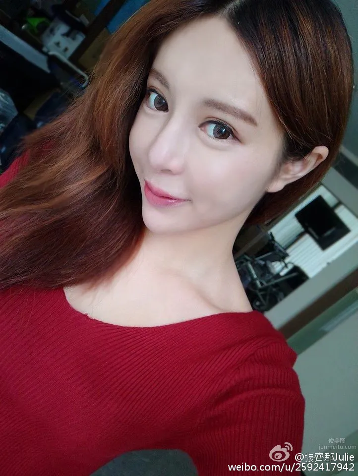 Zhang Qijun, Charming Goddess with Electric Eyes photo 18
