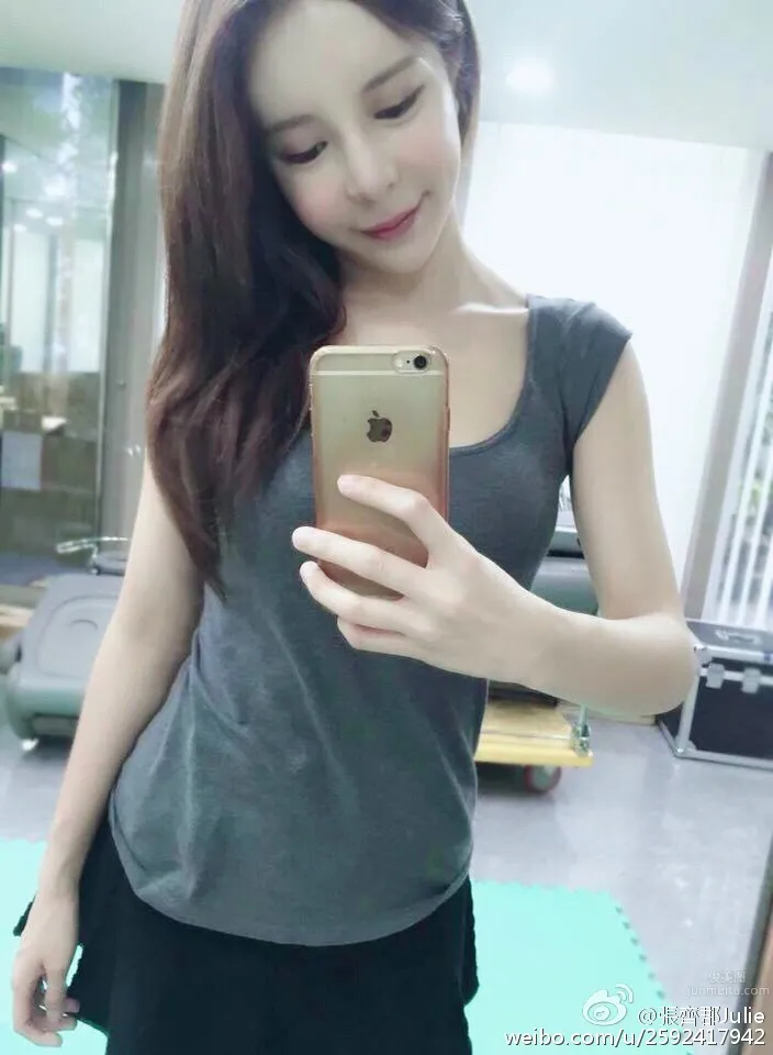 Zhang Qijun, Charming Goddess with Electric Eyes photo 6