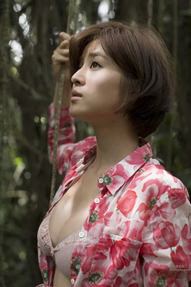 Chinami Suzuki, E-Cup Hand Bra Model photo 84