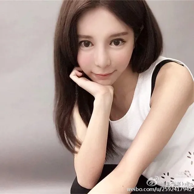 Zhang Qijun, Charming Goddess with Electric Eyes photo 9