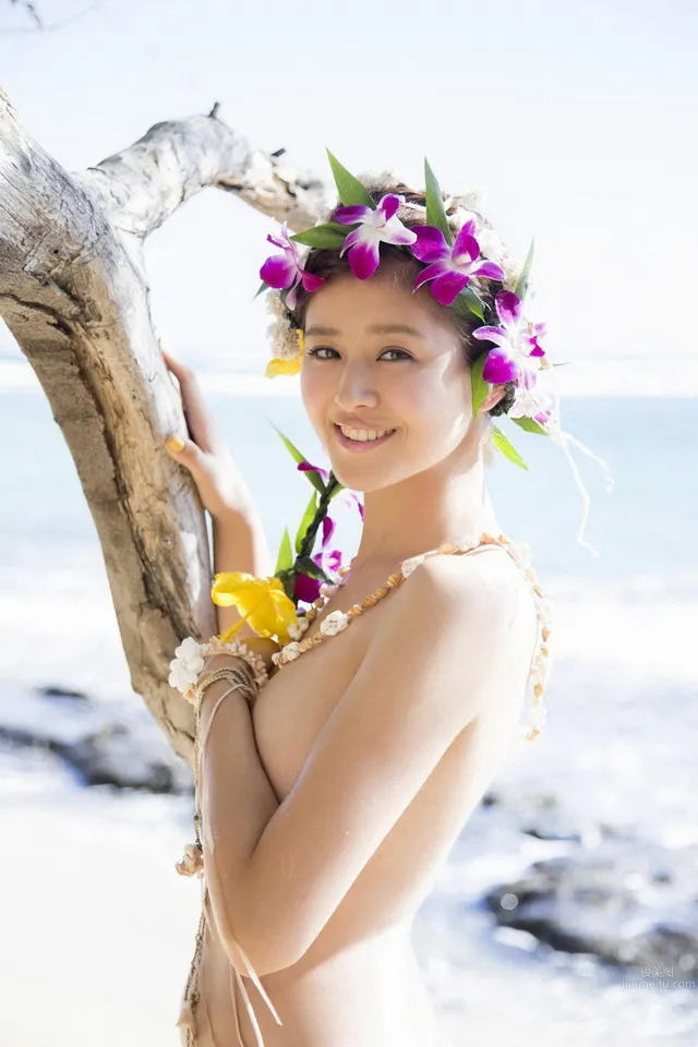 Chinami Suzuki, E-Cup Hand Bra Model photo 100