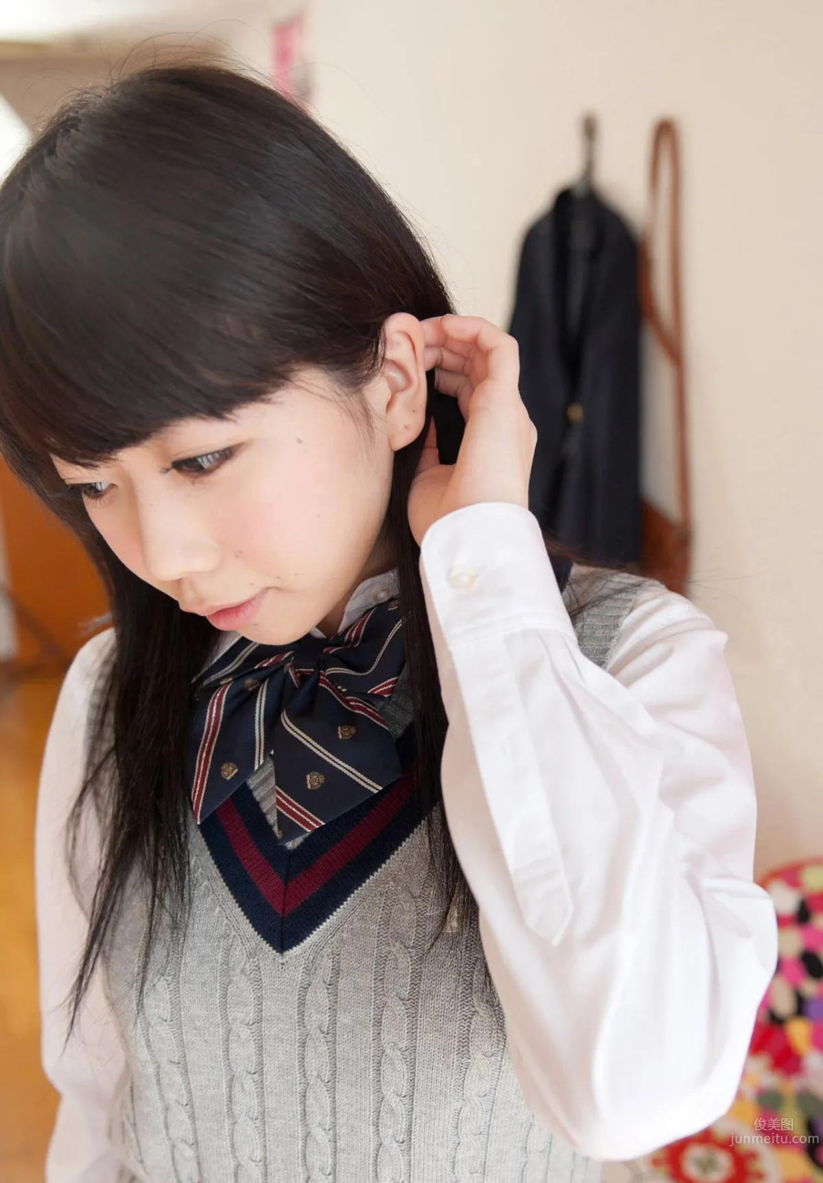 Kui Xia (Natsu Aoi) - Fresh Eye-Catching School Uniform Photo Shoot photo 9