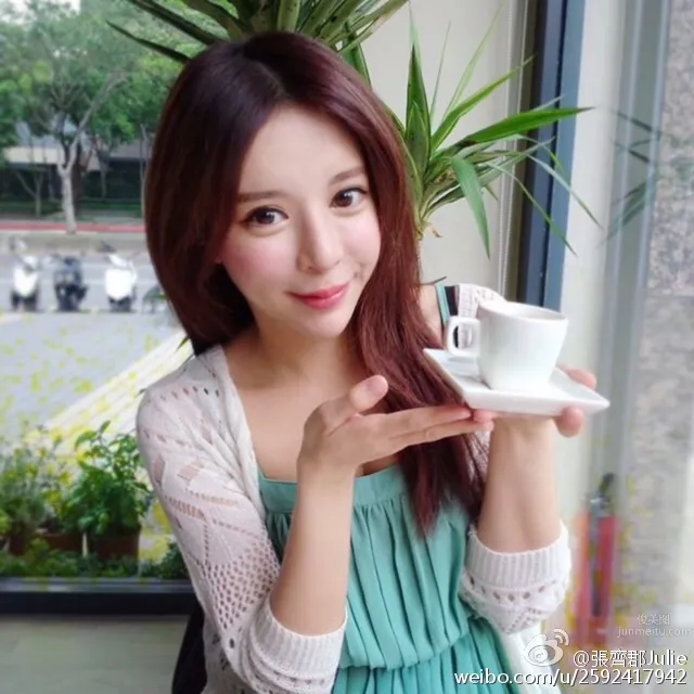 Zhang Qijun, Charming Goddess with Electric Eyes photo 12