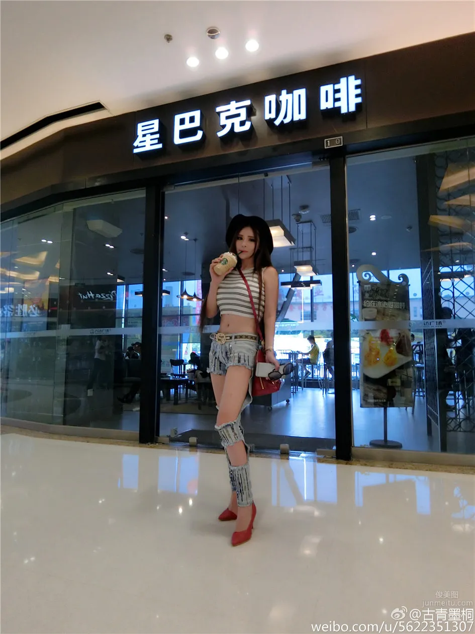 苏夏妞妞- 性感美女微博工作自拍图集_0